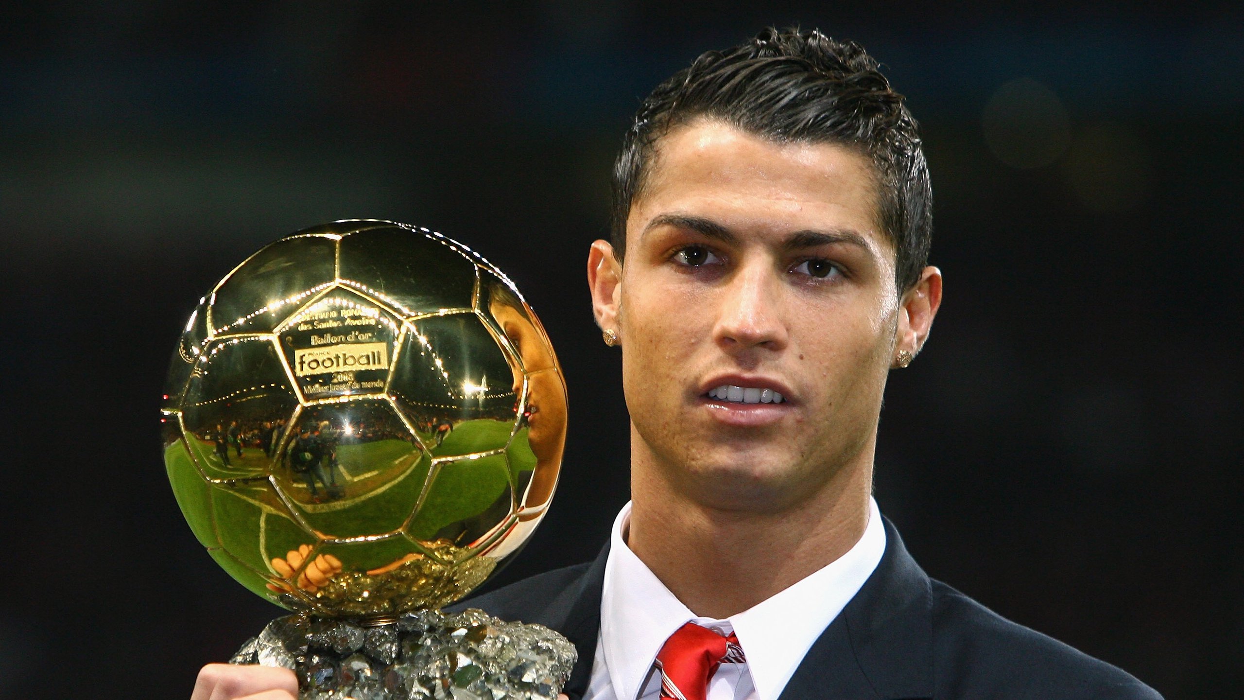 德甲裁判争议不断，这次裁判判决引发轩然大波，德甲 打架