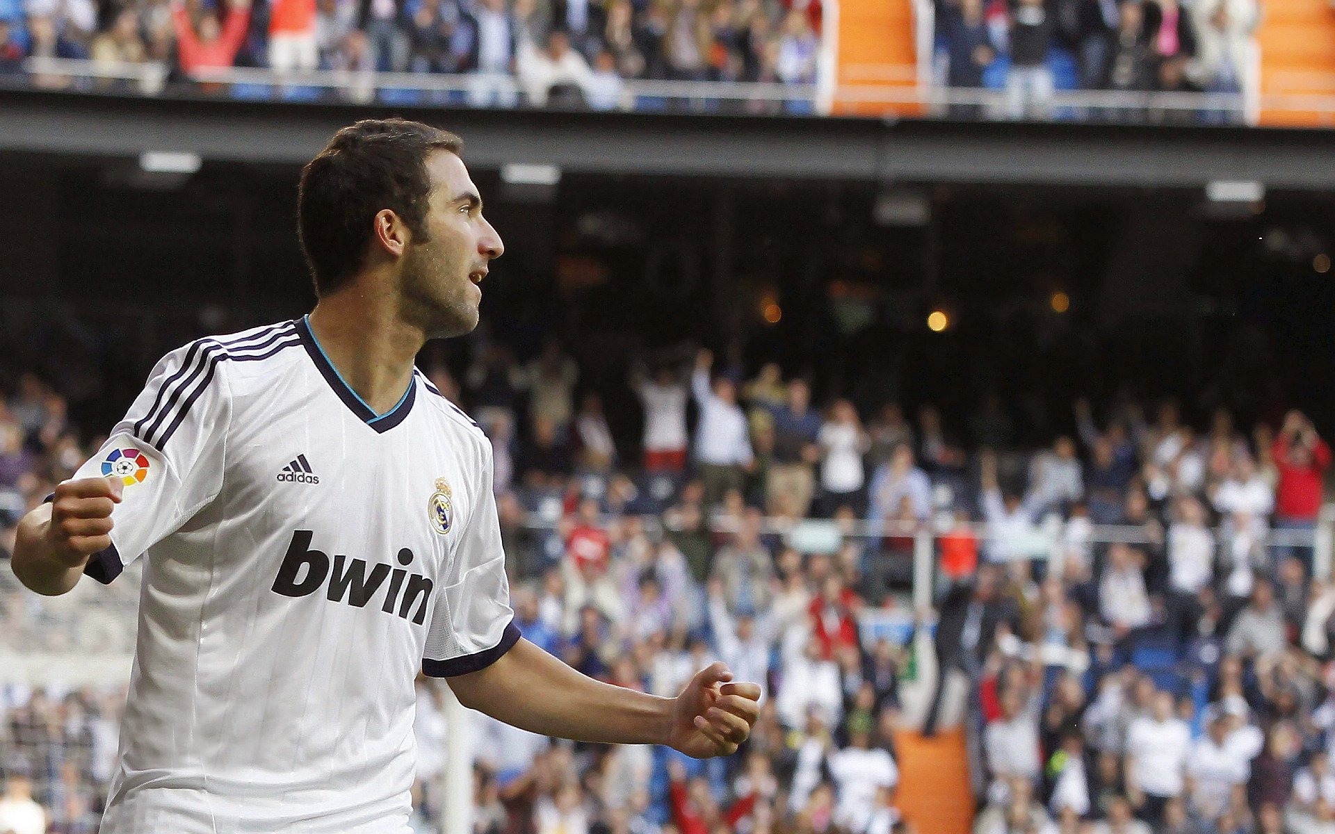 摩托GP选手法比奥·夸塔拉罗赢得2024年世界冠军，法比奥 夸塔拉罗